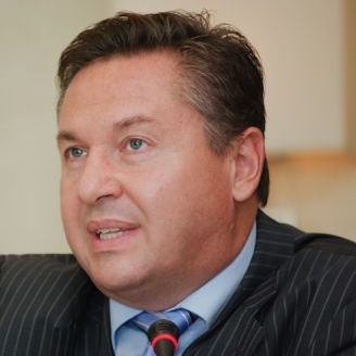 dr. Jakus László